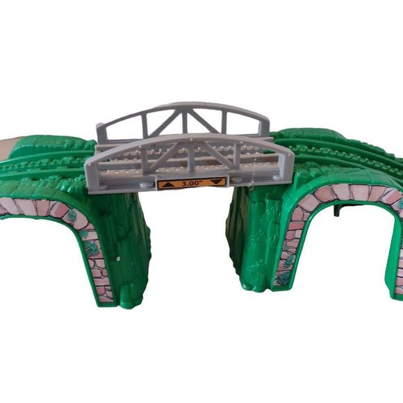 GeoTrax Tracktown Railway B1836 Train Set & Remote Controlled Train - Picture 4 of 10